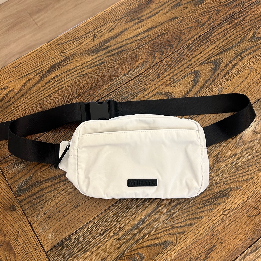 Athleta White Belt Bag Crossbody Fanny Pack Travel Waist Bag